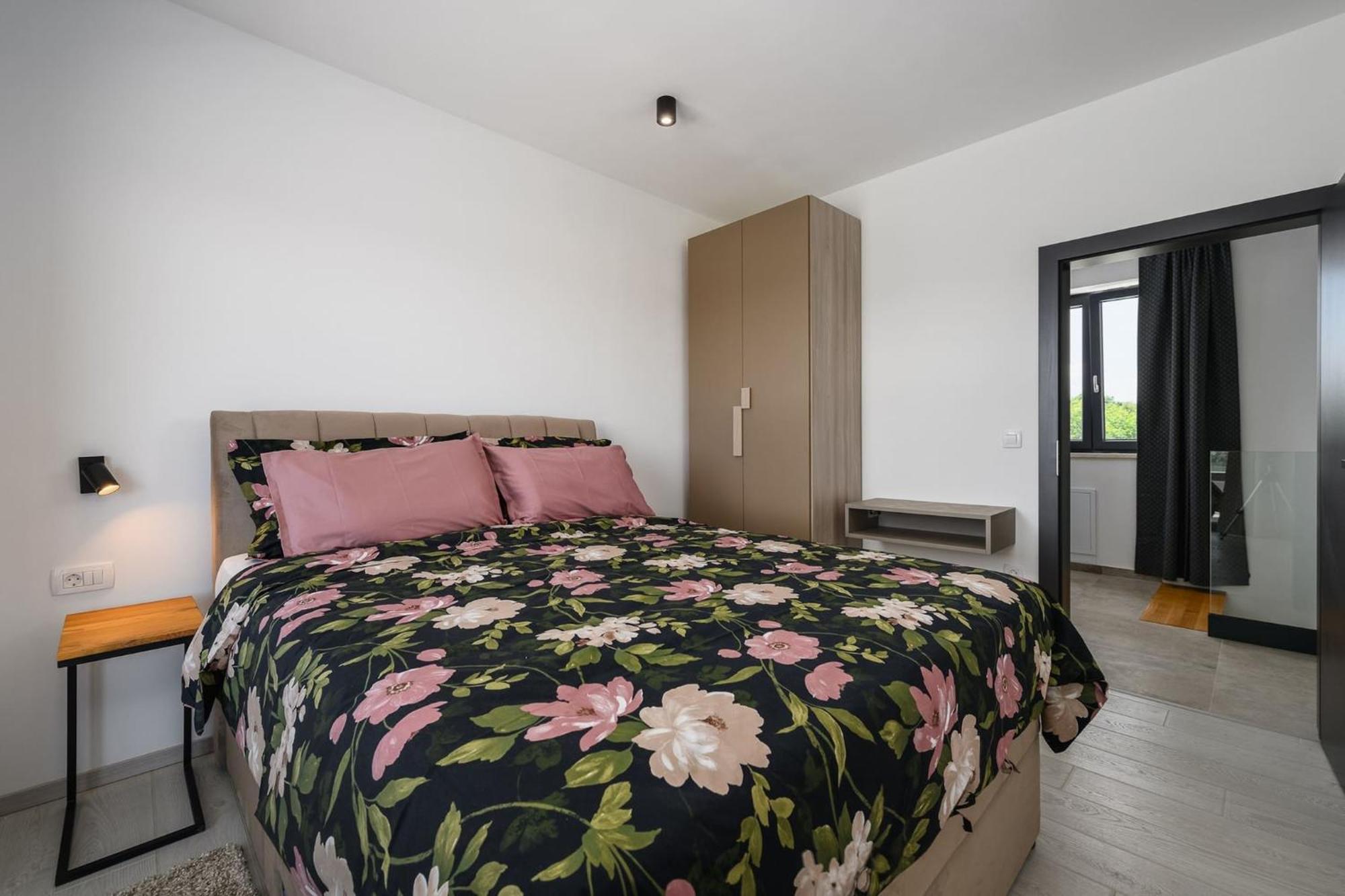 Villa De La Vie With Heated Swimming Pool Raša Εξωτερικό φωτογραφία