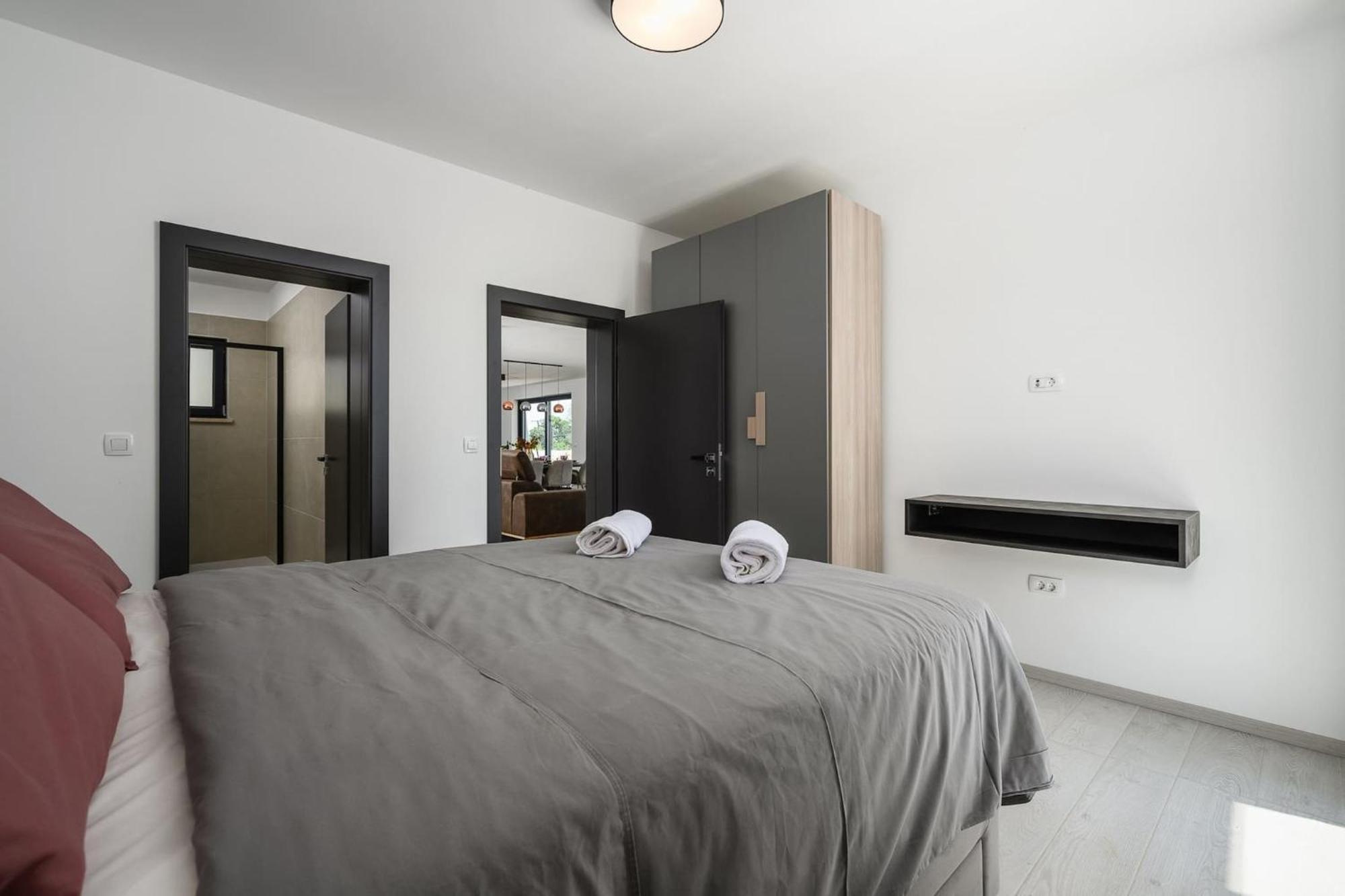 Villa De La Vie With Heated Swimming Pool Raša Εξωτερικό φωτογραφία