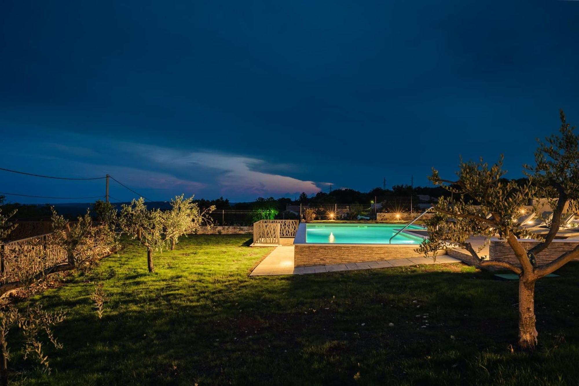 Villa De La Vie With Heated Swimming Pool Raša Εξωτερικό φωτογραφία